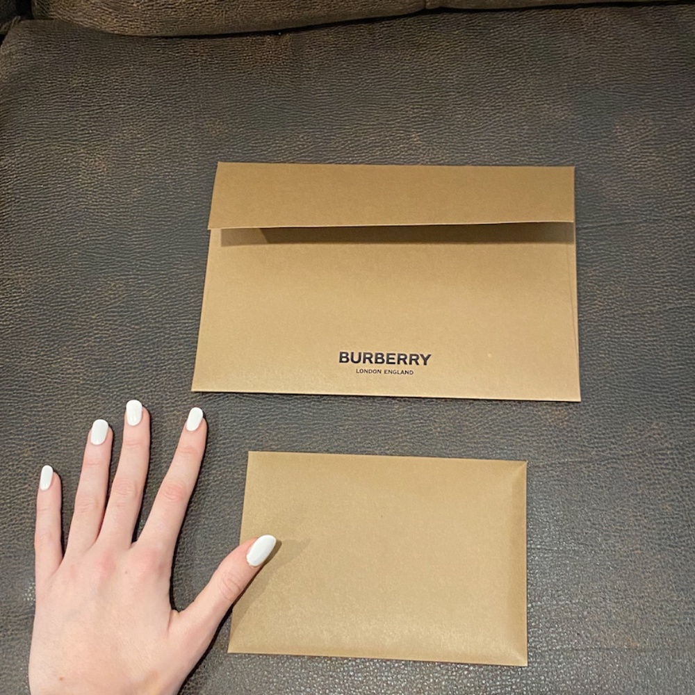 Burberry Envelope Set - Picture 2 of 2